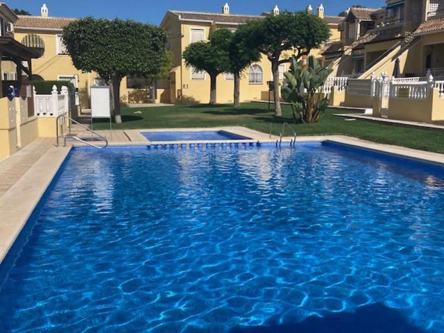 Villa Martin Secure Complex Two Bed Apartment With Access To Six Pools سان ميجيل دي ساليناس المظهر الخارجي الصورة